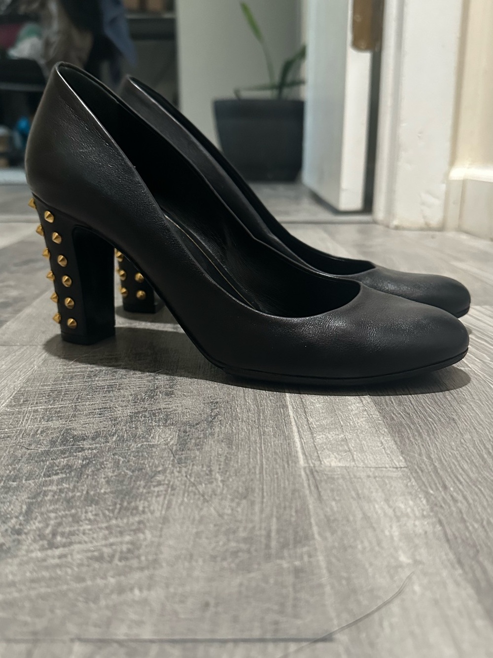 Gucci Leather Studded Accents Pumps 38